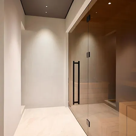 Апартаменти Hide Living *
